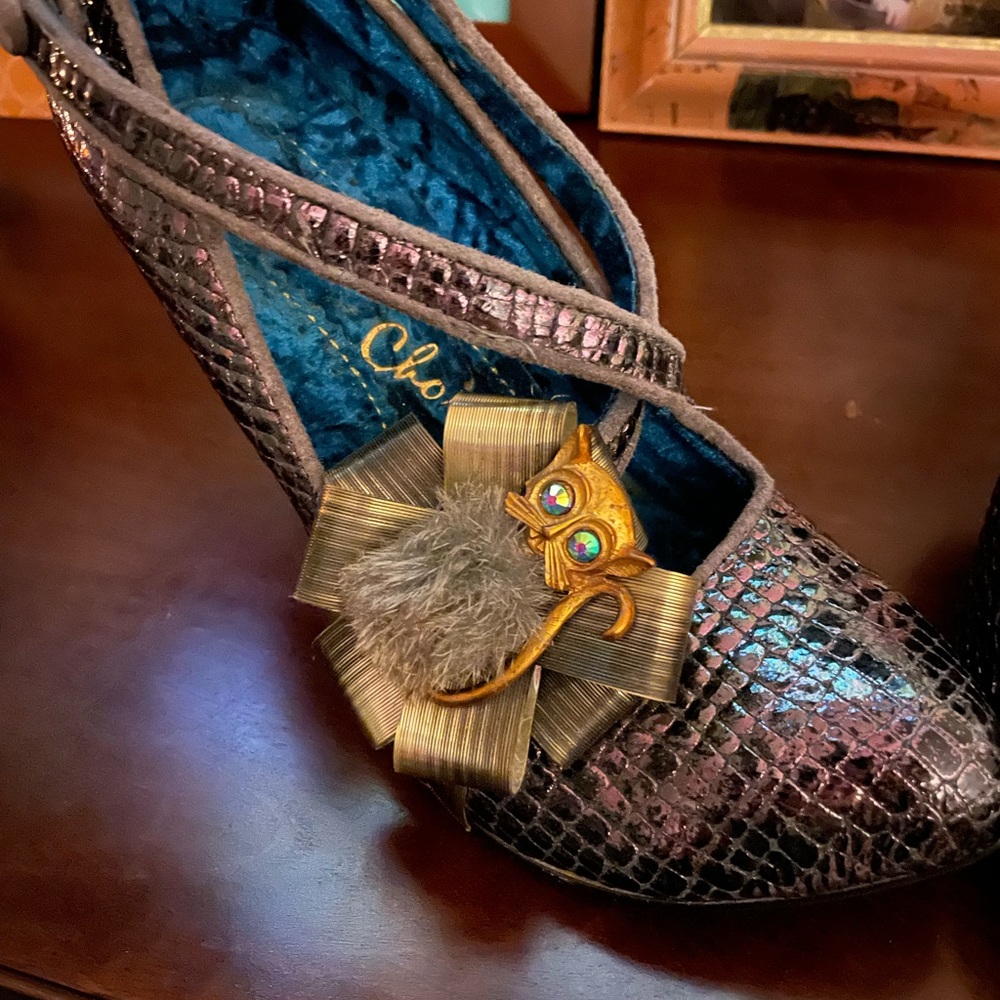 Irregular choice heel size 7 US with little cat on it